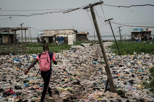Nigeria cấm đồ nhựa dùng một lần nhưng sẽ đối mặt với khó khăn khi thực thi