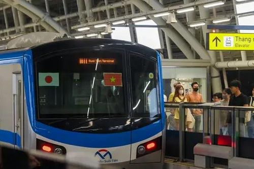 Metro số 1 ở TP.HCM dừng giữa đường vì lỗi kỹ thuật