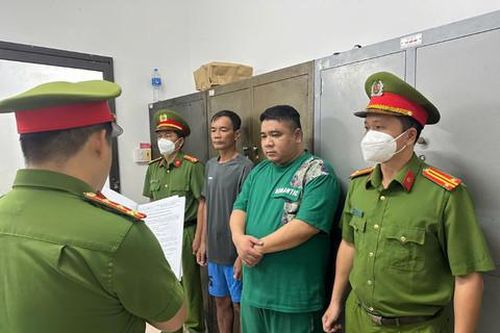 Công an TPHCM: Bắt 2 đối tượng vận chuyển hơn 300 kg pháo hoa nổ