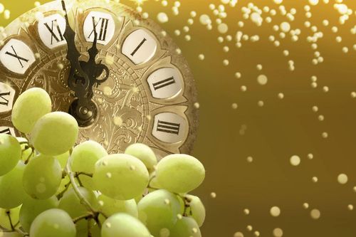 Nở rộ trào lưu 'ăn 12 quả nho vào giao thừa Tết Dương lịch để có người yêu'