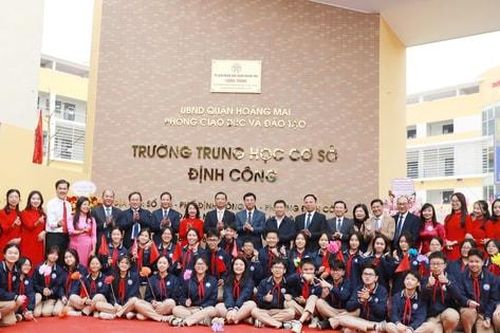 Quận Hoàng Mai gắn biển, khởi công nhiều công trình quan trọng