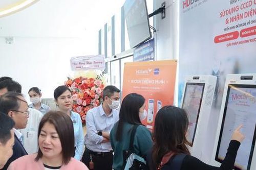 Lễ bàn giao triển khai Kiosk y tế thông minh theo đề án 06/CP tại Bệnh viện Đại học Y Dược Buôn Ma Thuột