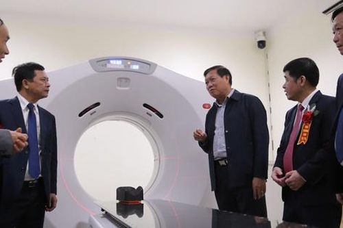 Thứ trưởng Đỗ Xuân Tuyên dự lễ khai trương Khu xạ trị kỹ thuật cao tại Hà Tĩnh
