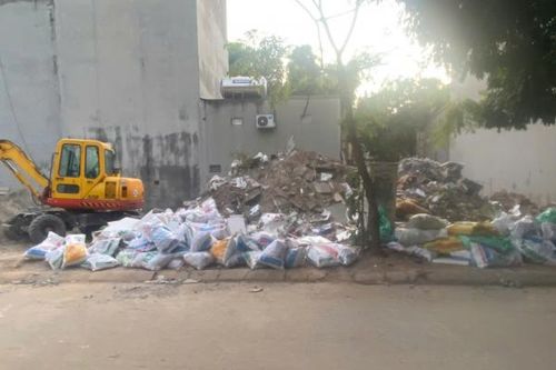 Bất an bãi thải vật liệu xây dựng bủa vây khu dân cư