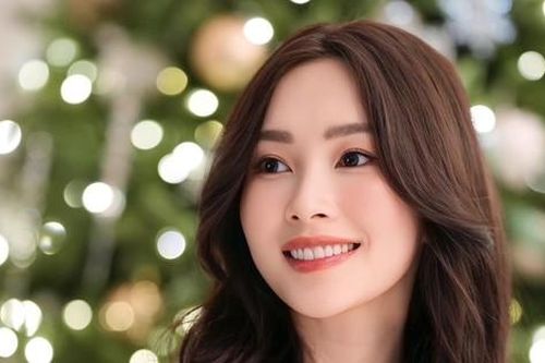 Nhiều năm qua, Hoa hậu Đặng Thu Thảo luôn có phản ứng này khi được khen nhan sắc