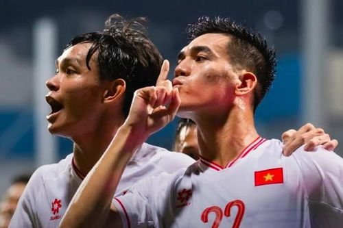 Tiến Linh vượt Kiatisak về số bàn thắng tại AFF Cup