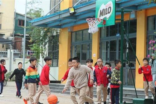 Gỡ khó cho trường đông học sinh