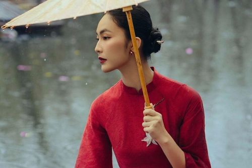 Helly Tống, vợ Văn Hậu diện áo dài đón Tết sớm