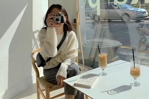 Những người gọi một ly nước, ngồi cả tiếng đồng hồ ở quán cà phê