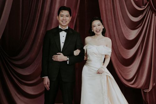 Cơ trưởng Quang Đạt khoe ảnh cưới