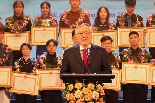 Phó Thủ tướng Thường trực Nguyễn Hòa Bình dự Lễ tuyên dương học sinh, sinh viên dân tộc thiểu số xuất sắc, tiêu biểu