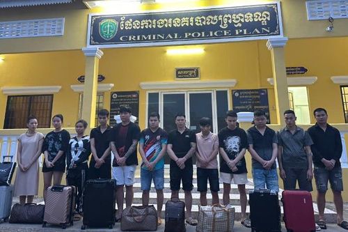 Công an Lai Châu bắt 12 đối tượng lừa đảo qua mạng