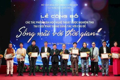 35 tác phẩm văn học, nghệ thuật được nghiệm thu tại Cuộc phát động sáng tác 'Sống mãi với thời gian'