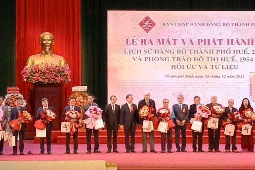 Ra mắt và phát hành hai tập sách Lịch sử Đảng bộ thành phố và Phong trào đô thị Huế