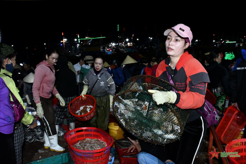 Chợ bên chân sóng