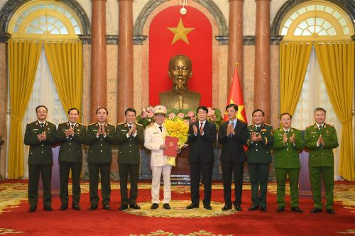 Chủ tịch nước thăng cấp bậc cho hai Thứ trưởng Bộ Công an