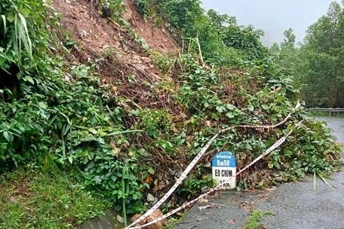 Quảng Ngãi: Công bố tình huống khẩn cấp sạt lở núi