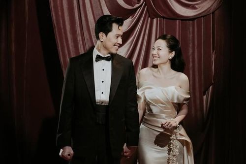 'Cơ trưởng trẻ nhất Việt Nam' 'đánh úp' netizen bằng ảnh cưới chất