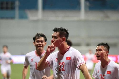 Tiến Linh thiết lập cột mốc ấn tượng