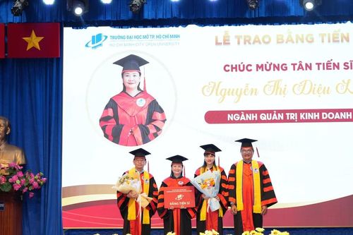 Trường ĐH Mở TPHCM tổ chức Lễ Trao bằng Tiến sĩ và Thạc sĩ