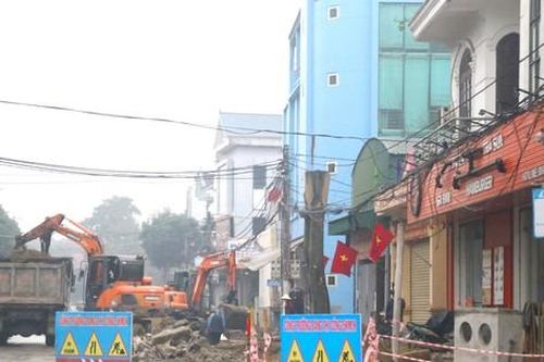Vỉa hè ở thành phố Vinh bị đào xới ngổn ngang những ngày cuối năm