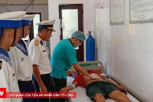 Quân y Trường Sa phẫu thuật cắt ruột thừa viêm cho ngư dân Bình Định