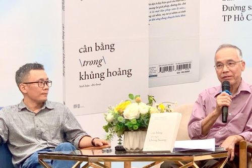 'Cân bằng trong khủng hoảng': Cuộc đối thoại qua 300 trang email