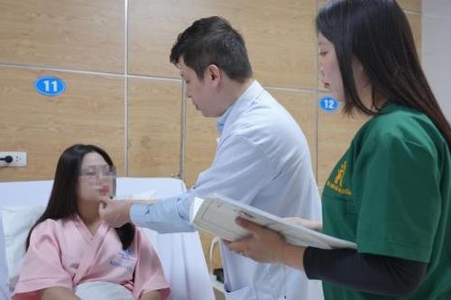 Đêm giao thừa vào viện do tiêm filler làm đẹp cấp tốc