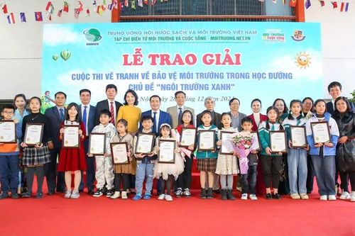 Trao giải cuộc thi vẽ tranh về Bảo vệ môi trường với chủ đề 'Ngôi trường xanh'