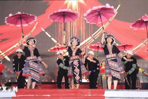 Không gian trải nghiệm mới mẻ, hấp dẫn tại Festival Khèn Mông, Lễ hội hoa Tớ dày