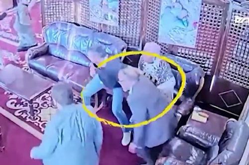 Video ghi lại cảnh Tổng giám đốc WHO bị ảnh hưởng bởi vụ đánh bom tại Yemen