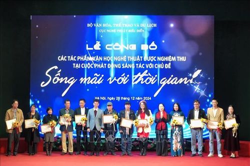 Công bố 35 tác phẩm văn học nghệ thuật xuất sắc về chủ đề 'Sống mãi với thời gian'