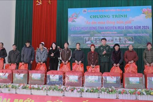 Ấm áp Chương trình 'Áo ấm mùa Đông biên giới'