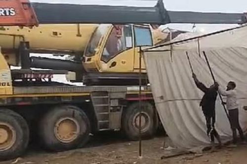 Bé gái 3 tuổi bị kẹt trong giếng khoan trong 5 ngày
