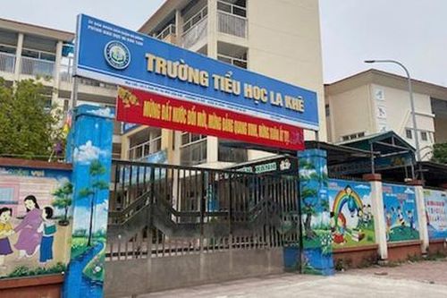 Tạm đình chỉ cô giáo bị tố kéo lê học sinh lớp 3