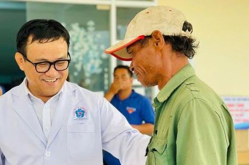 Phó Giám đốc Sở Y tế Bình Dương nhận giải thưởng Tình nguyện Quốc Gia 2024