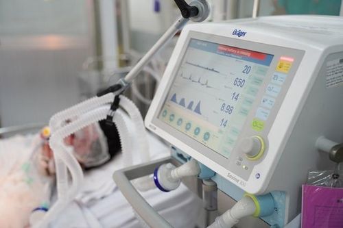 Nam sinh lớp 9 nguy cơ mất bàn tay vì chơi pháo nổ