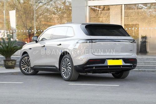 SUV lớn hơn Hyundai Santa Fe, công suất 616 mã lực, 'uống xăng như ngửi', giá rẻ hơn Toyota Corolla Cross