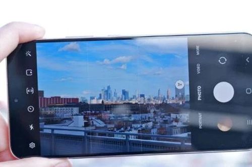 Galaxy S22 5G đập hộp giá rẻ như tầm trung, hiệu năng đỉnh, màn 120Hz mượt ngang iPhone 16 Pro