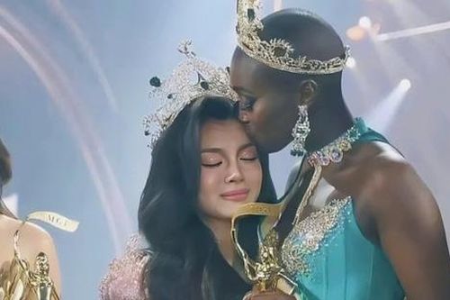 Động thái của Á hậu vừa bị cắt hợp đồng