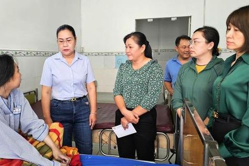 Lãnh đạo TPHCM thăm và hỗ trợ các nạn nhân vụ cháy nhà trọ ở Thủ Đức