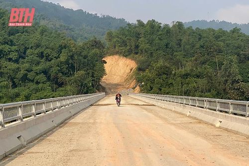 Quan Sơn: Đầu tư xây dựng các dự án, công trình thúc đẩy phát triển kinh tế - xã hội