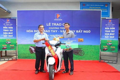 Petrolimex An Giang trao thưởng chương trình 'Hóa đơn trao tay - Vận may bất ngờ'