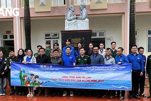 Sôi động chương trình 'Hành trình màu áo lính - tuổi trẻ vì biển đảo quê hương'