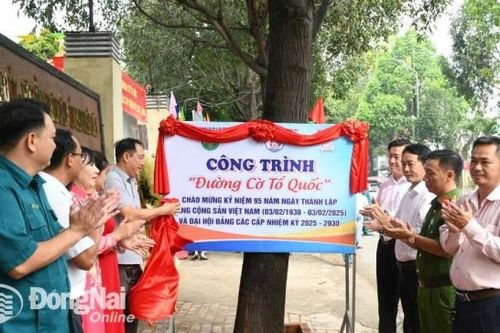 Báo Người Lao động khánh thành 'Đường cờ Tổ quốc', trao học bổng cho học sinh nghèo tại Đồng Nai