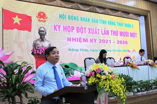 Kỳ họp đột xuất thông qua 18 nghị quyết