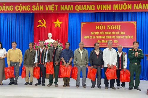 Pleiku: Biểu dương 53 già làng, người có uy tín tiêu biểu trong đồng bào DTTS
