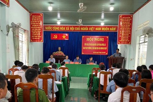 Đại biểu Hội đồng nhân dân 3 cấp tiếp xúc cử tri xã Chư A Thai