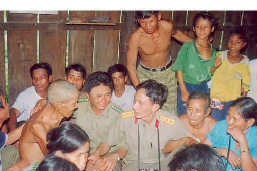 Nhà văn Đỗ Tiến Thụy 'về nhà'
