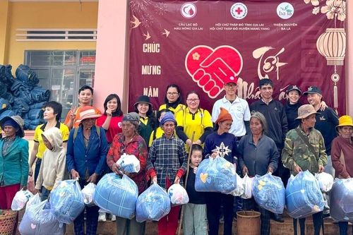 Tặng gần 1.060 suất quà cho người nghèo, học sinh khó khăn các huyện Kông Chro, Mang Yang và Ia Pa